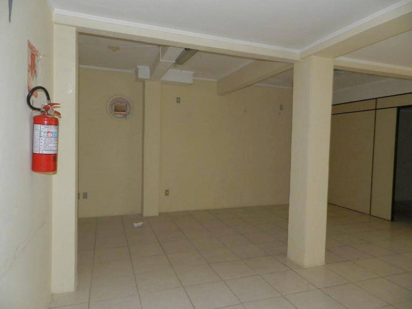 Sala Comercial no "Ed. Estoril" - Independência - Porto Alegre/RS, localizado em Porto Alegre - RS