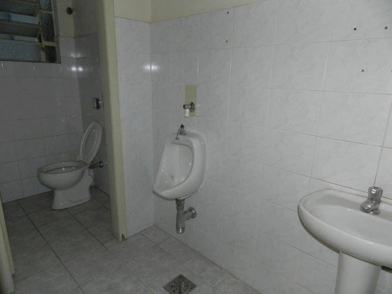 Sala Comercial no "Ed. Estoril" - Independência - Porto Alegre/RS, localizado em Porto Alegre - RS