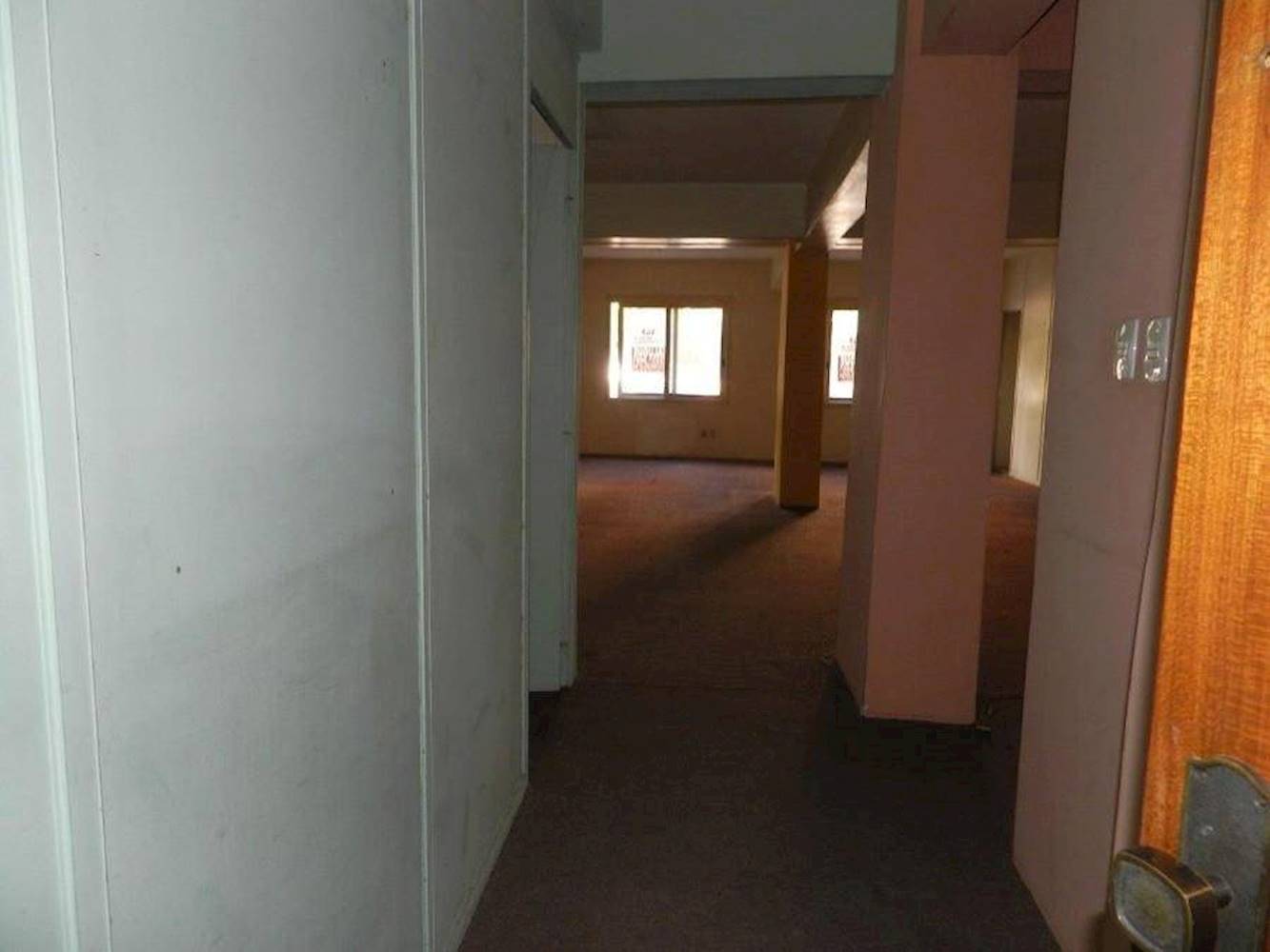 Sala Comercial no "Ed. Estoril" - Independência - Porto Alegre/RS, localizado em Porto Alegre - RS