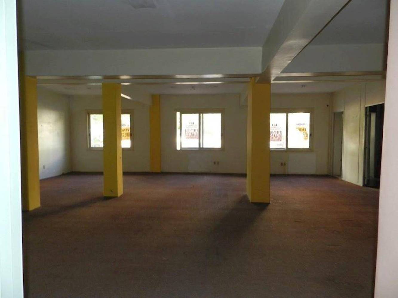 Sala Comercial no "Ed. Estoril" - Independência - Porto Alegre/RS, localizado em Porto Alegre - RS