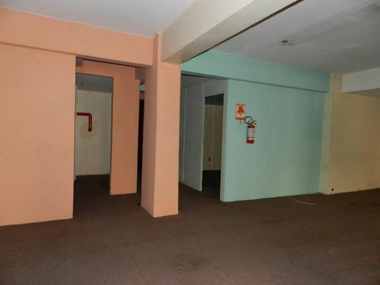 Sala Comercial no "Ed. Estoril" - Independência - Porto Alegre/RS, localizado em Porto Alegre - RS