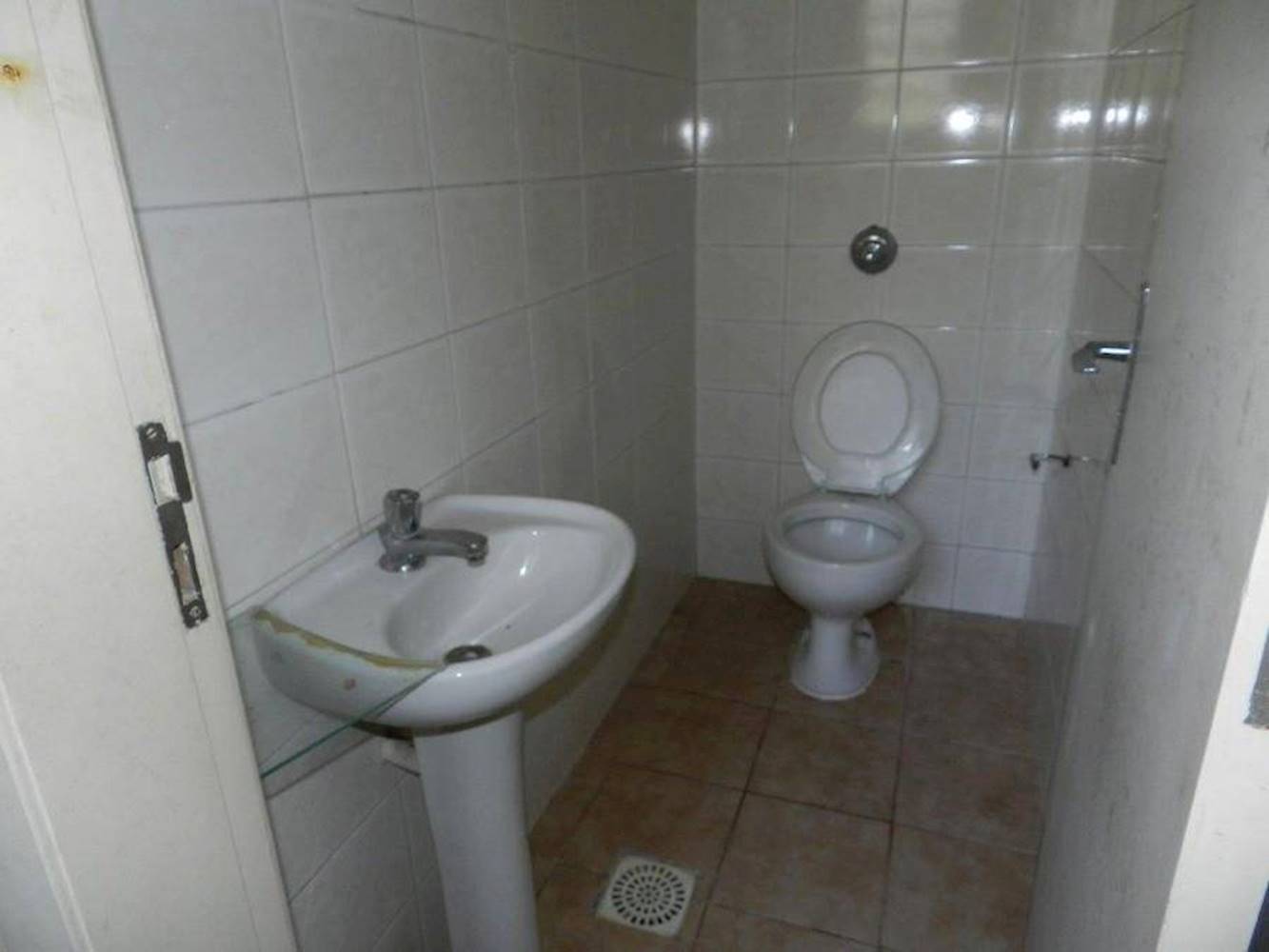 Sala Comercial no "Ed. Estoril" - Independência - Porto Alegre/RS, localizado em Porto Alegre - RS