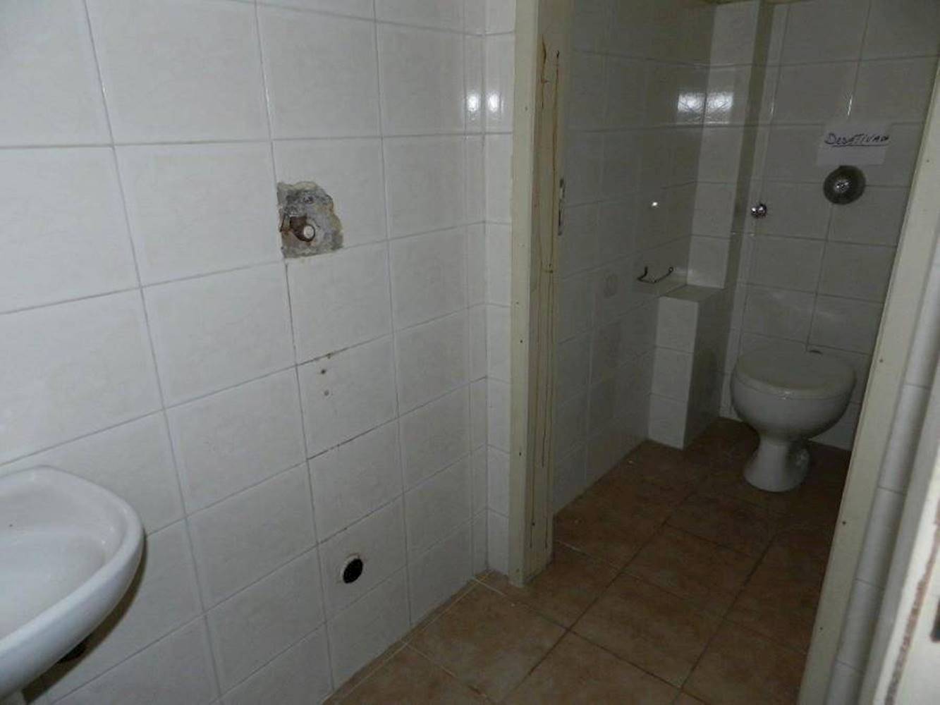 Sala Comercial no "Ed. Estoril" - Independência - Porto Alegre/RS, localizado em Porto Alegre - RS