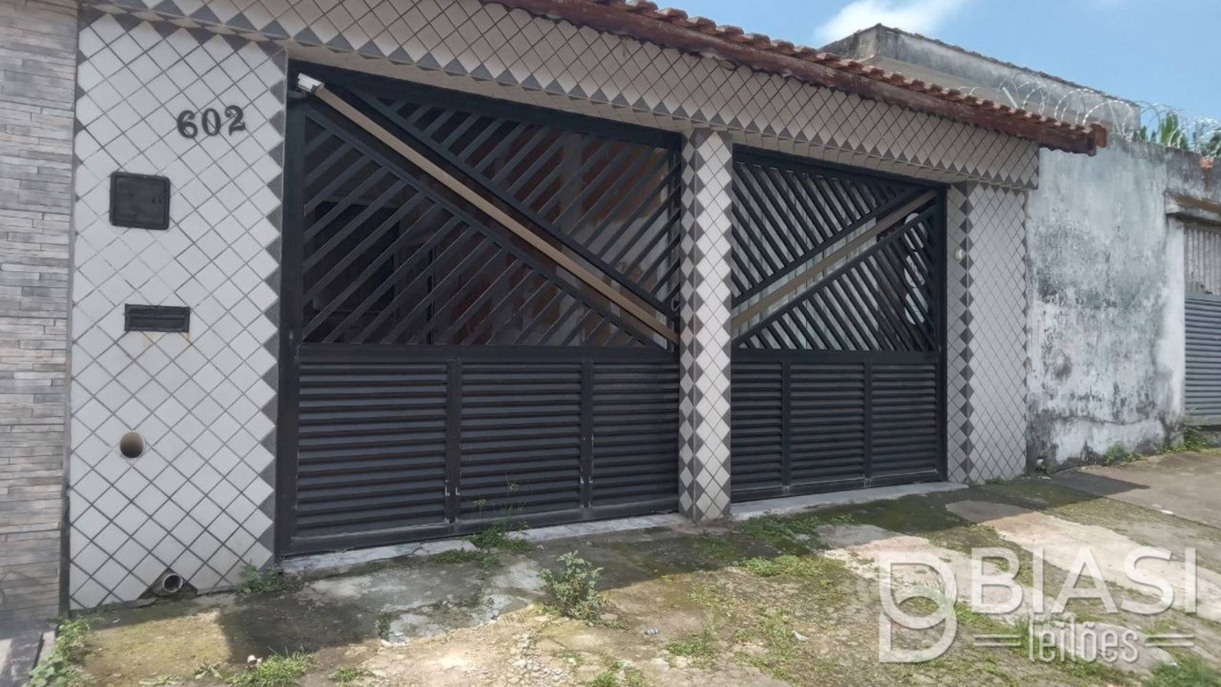 Casa no Parque Bitaru em São Vicente/SP, localizado em São Vicente - SP