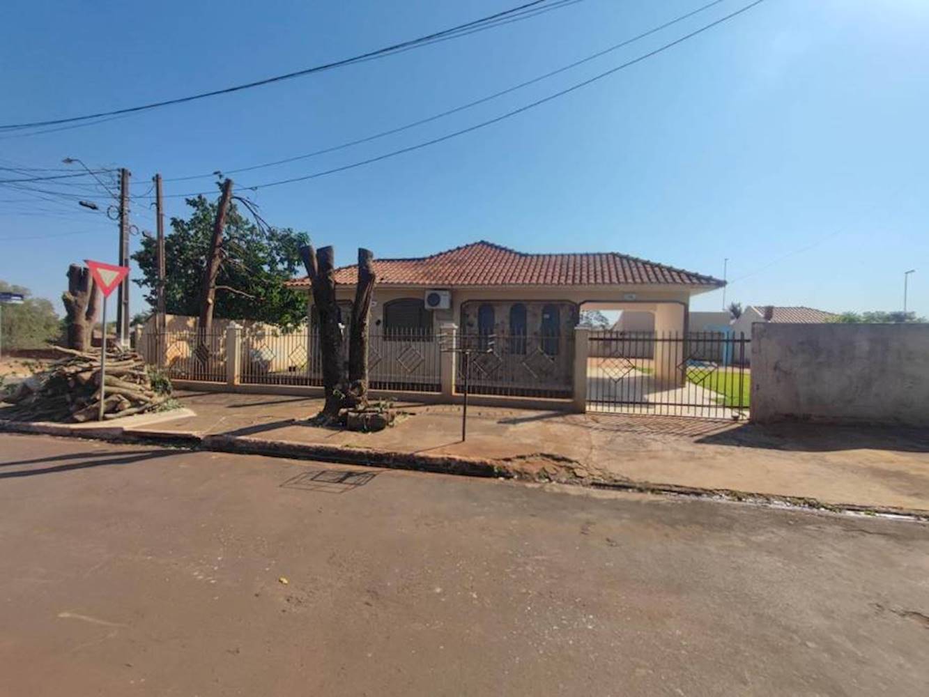 Casa, Padrão, 0 vaga(s) de garagem