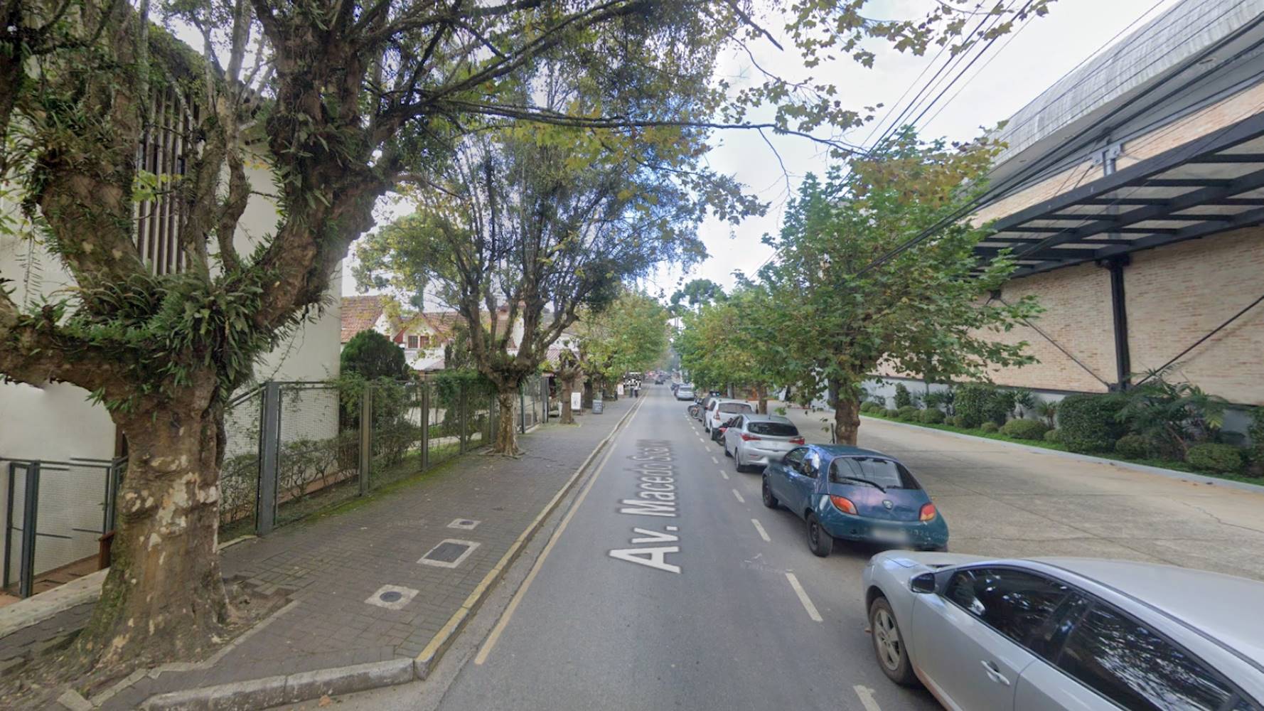 Apartamento no "Condomínio Edifício Victor Godinho" - Vila Capivari - Campos do Jordão/SP, localizado em Campos do Jordão - SP