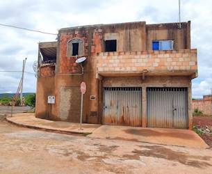 Casa em terra jardim - montes claros/mg