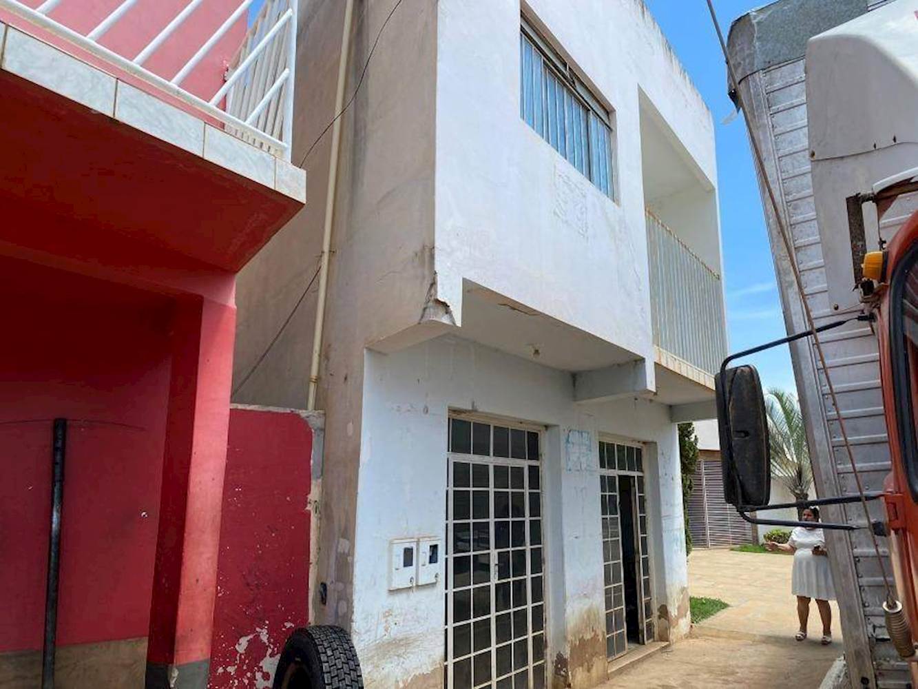 Prédio, Padrão, 1 vaga(s) de garagem, localizado em Nova Porteirinha - MG