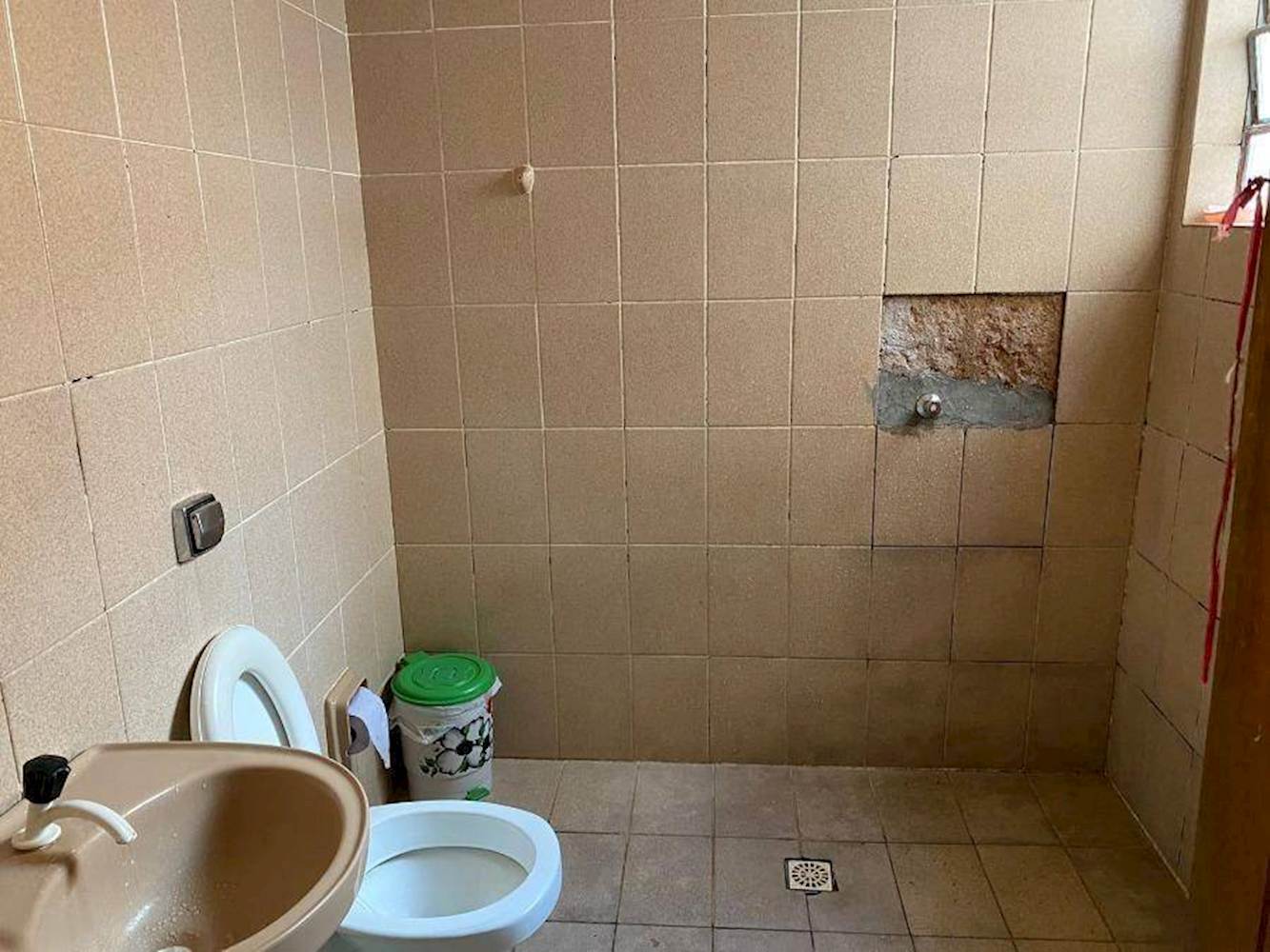 Prédio, Padrão, 1 vaga(s) de garagem, localizado em Nova Porteirinha - MG