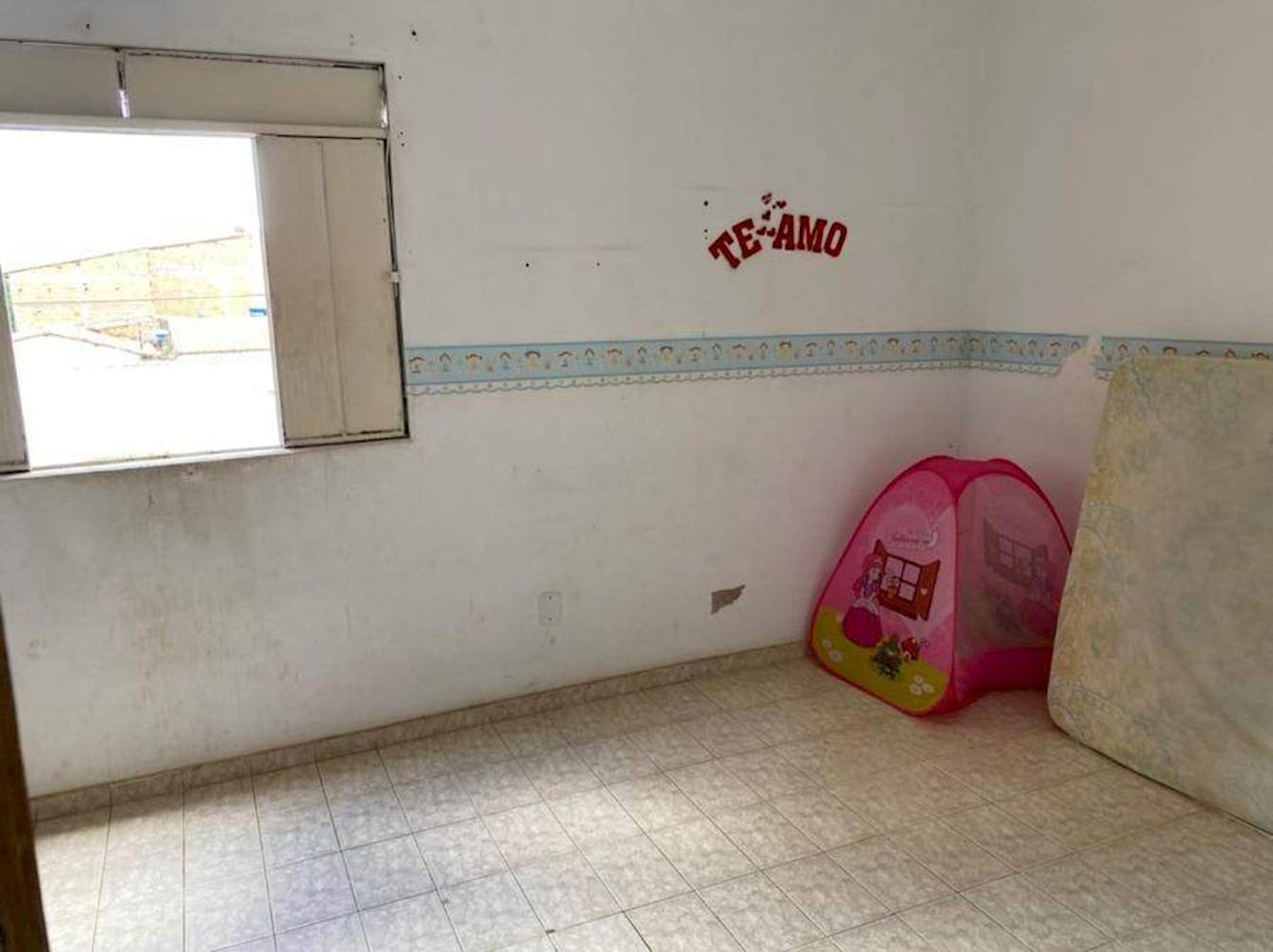 Prédio, Padrão, 1 vaga(s) de garagem, localizado em Nova Porteirinha - MG