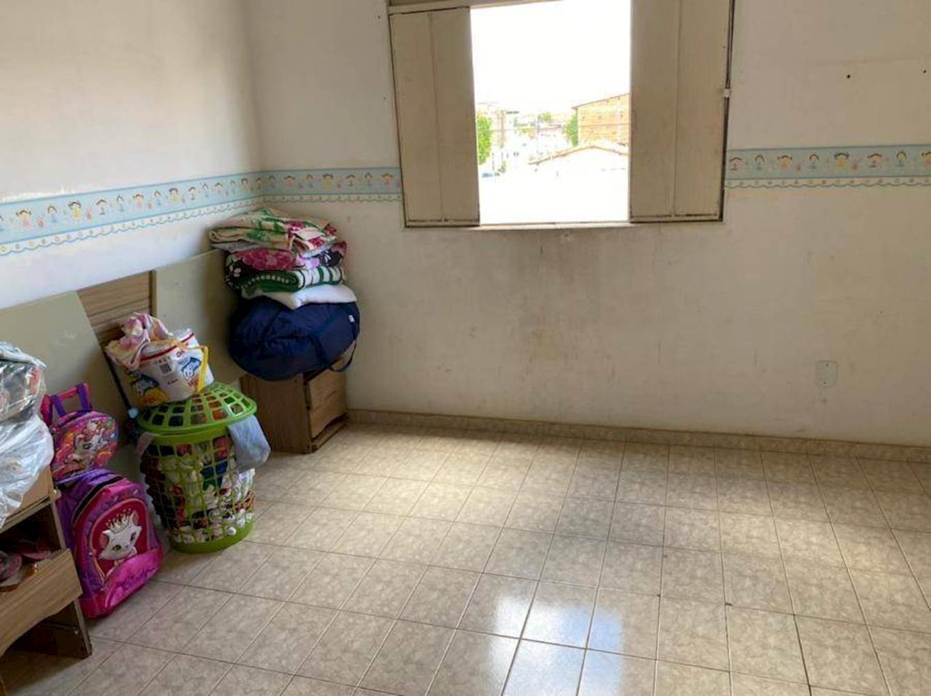 Prédio, Padrão, 1 vaga(s) de garagem, localizado em Nova Porteirinha - MG
