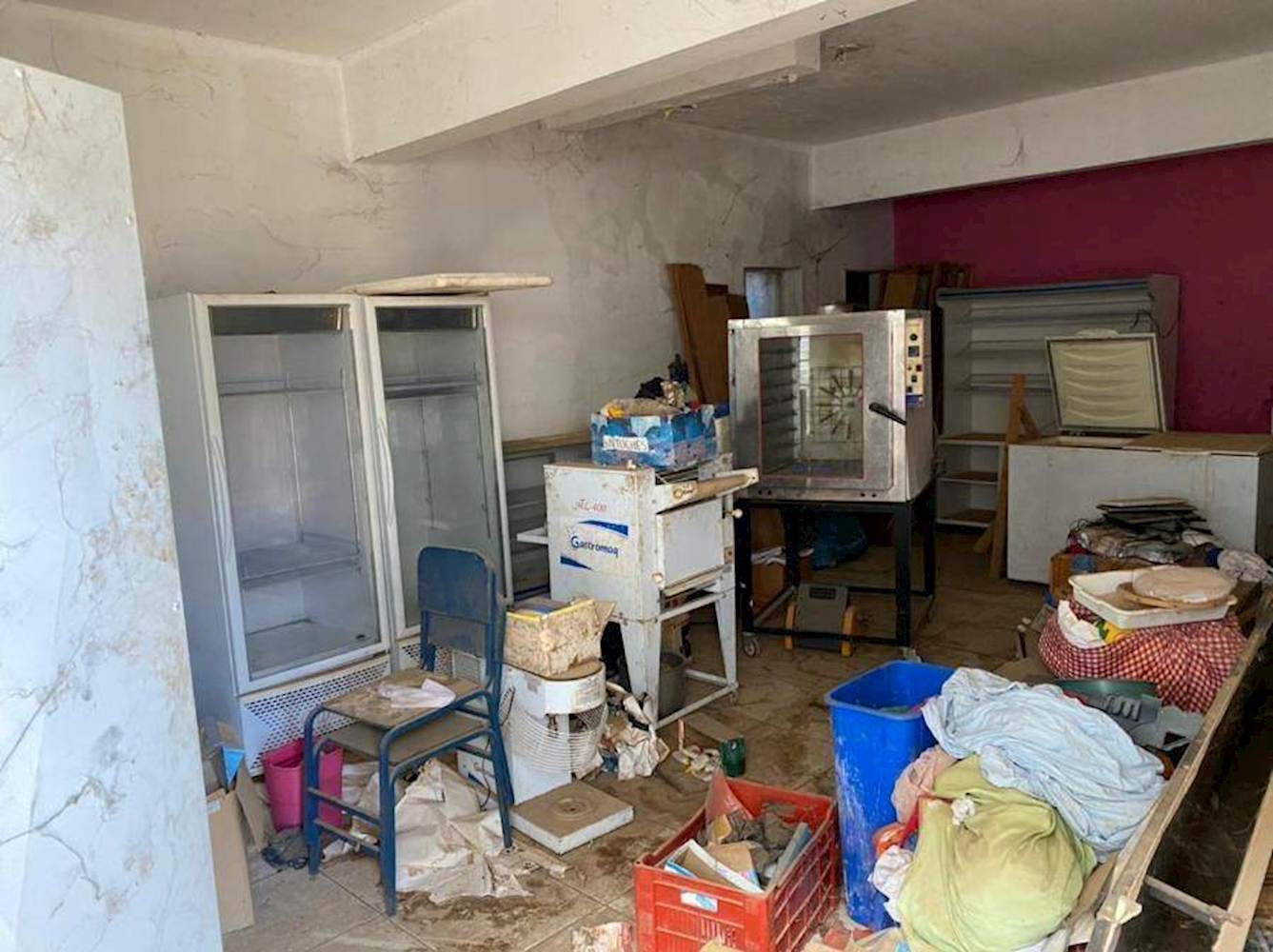 Prédio, Padrão, 1 vaga(s) de garagem, localizado em Nova Porteirinha - MG