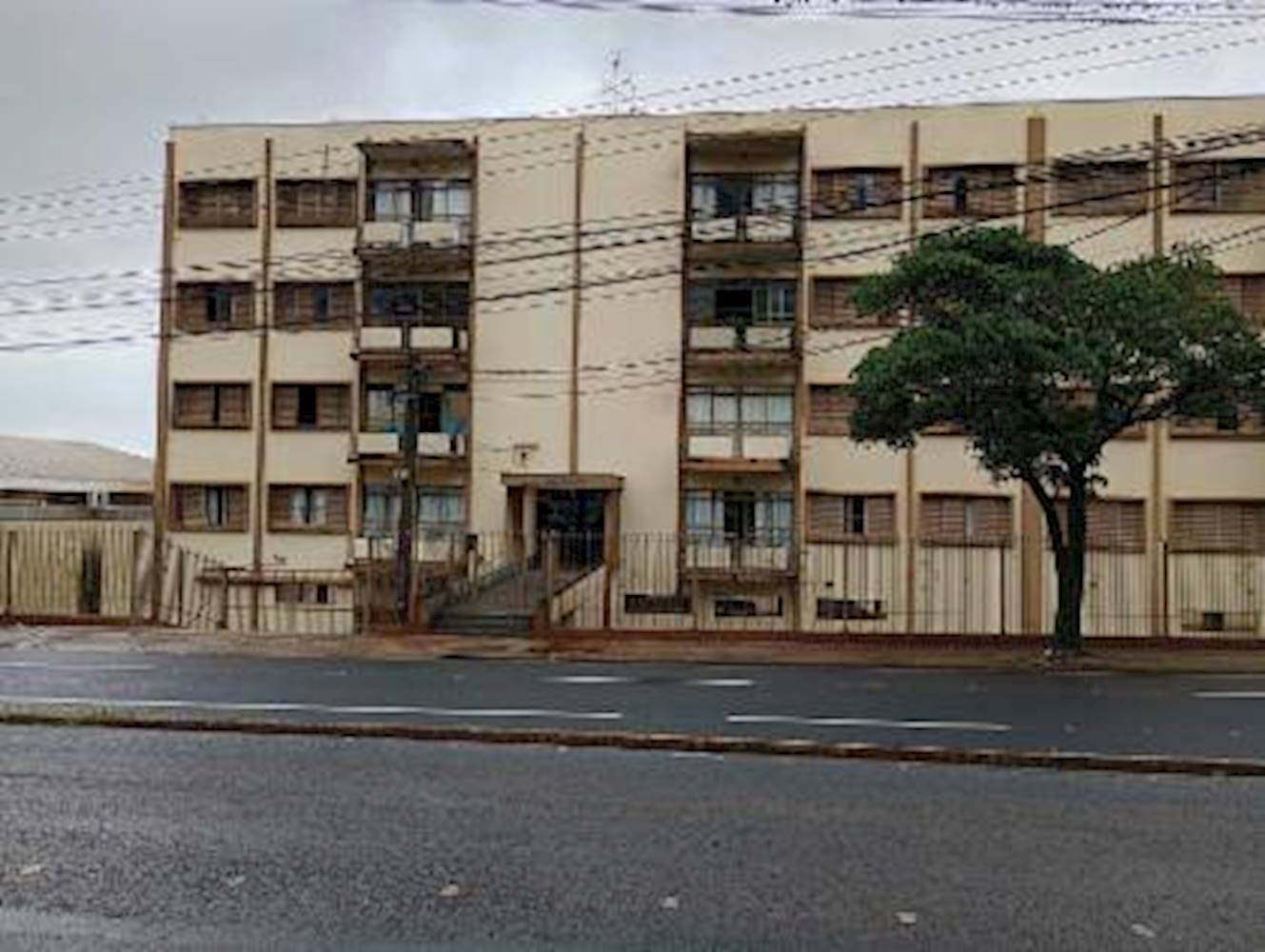 Apartamento no "Ed. Los Angeles" - Vila Ipiranga - Londrina/PR, localizado em Londrina - PR