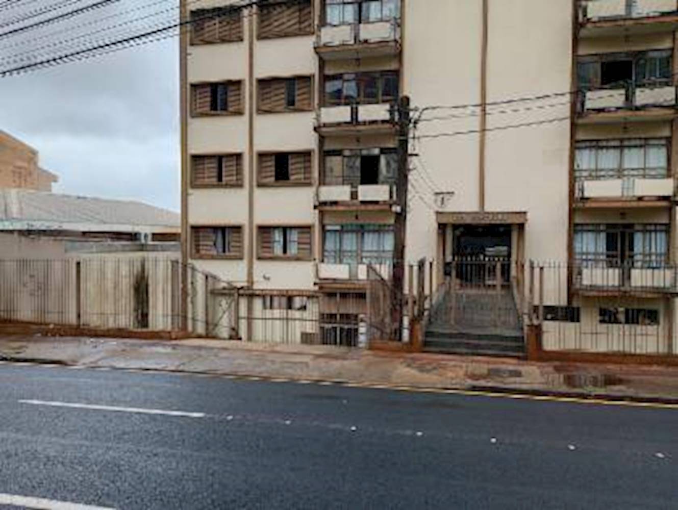 Apartamento no "Ed. Los Angeles" - Vila Ipiranga - Londrina/PR, localizado em Londrina - PR