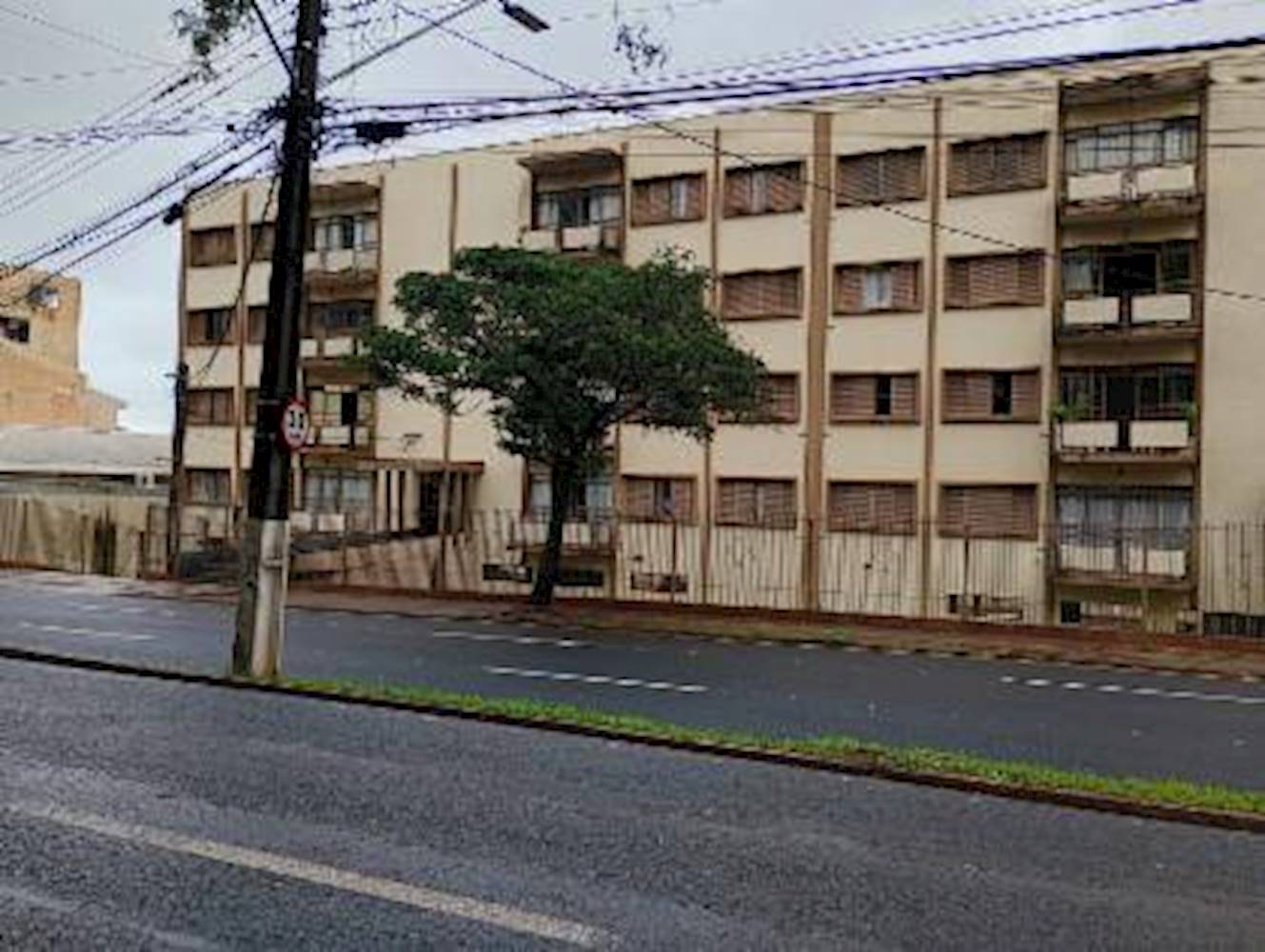 Apartamento no "Ed. Los Angeles" - Vila Ipiranga - Londrina/PR, localizado em Londrina - PR