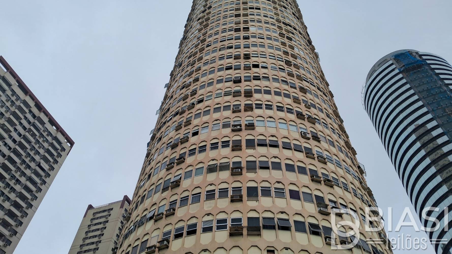Apartamento no "Edificio Torre Charles de Gaulle" - Barra da Tijuca - Rio de Janeiro/RJ, localizado em Rio de Janeiro - RJ