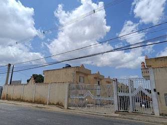 Casa no residencial oliveira i em recreio sertãozinho - suzano/sp