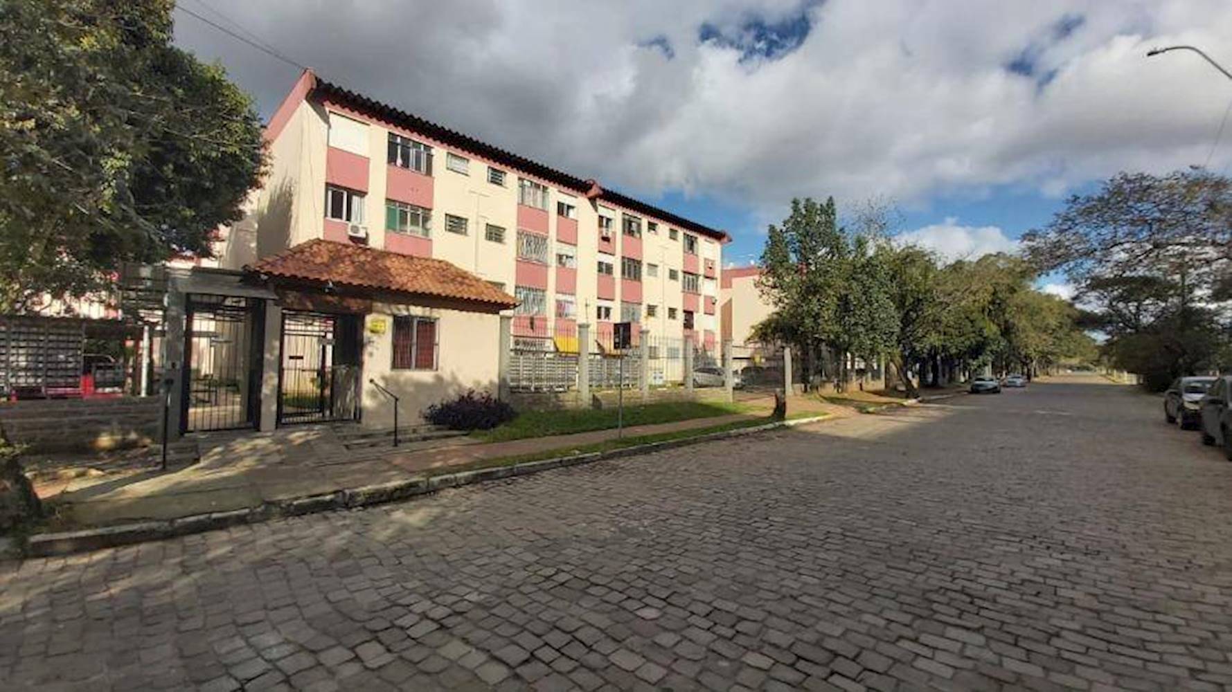 Imagem do imóvel Apartamento no "Cond. Uruguai Forte de Corumbá" - Humaita - Porto Alegre/RS