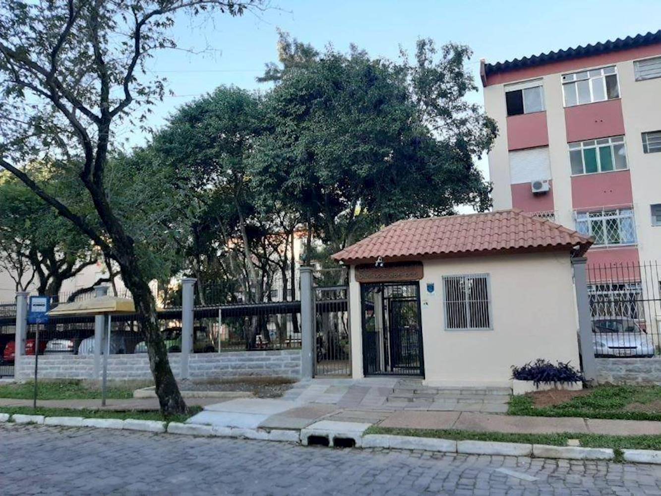 Apartamento no "Cond. Uruguai Forte de Corumbá" - Humaita - Porto Alegre/RS, localizado em Porto Alegre - RS