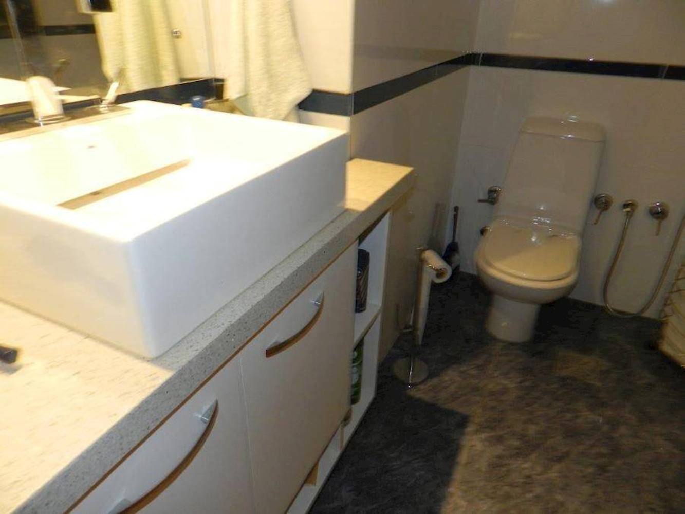 Apartamento no "Ed. Villa Del Fiume" - Praia de Belas - Porto Alegre/RS, localizado em Porto Alegre - RS