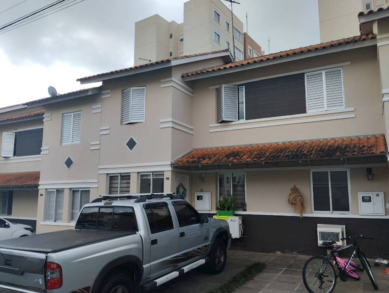 Casa no "Cond. Horizontal Fechado Florida'S Garden" - Parque Santa Fé - Porto Alegre/RS, localizado em Porto Alegre - RS