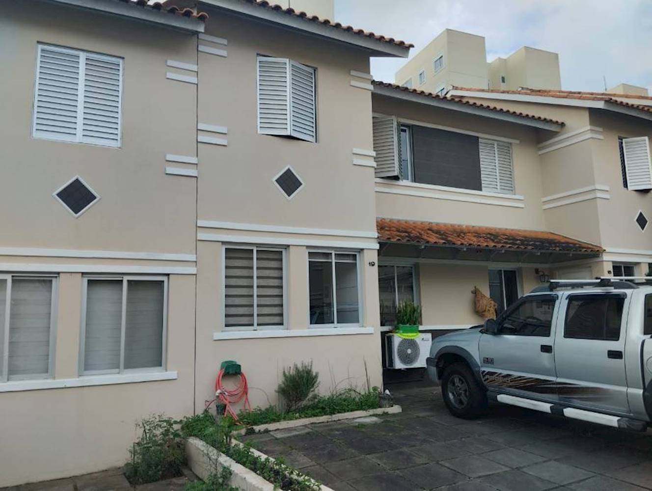 Casa no "Cond. Horizontal Fechado Florida'S Garden" - Parque Santa Fé - Porto Alegre/RS, localizado em Porto Alegre - RS
