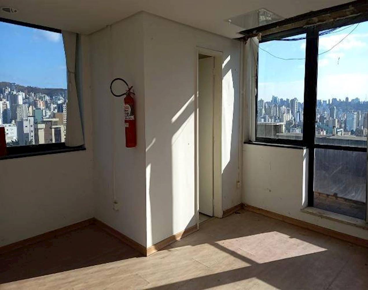 Sala Comercial em Cruzeiro - Belo Horizonte/MG, localizado em Belo Horizonte - MG
