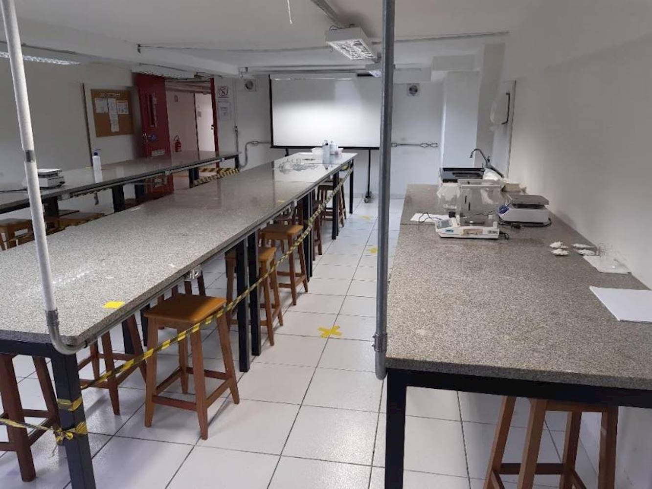 Loja Comercial no "Ed. Saint Pietro Residence" - São Mateus - Juiz de Fora/MG, localizado em Juiz De Fora - MG