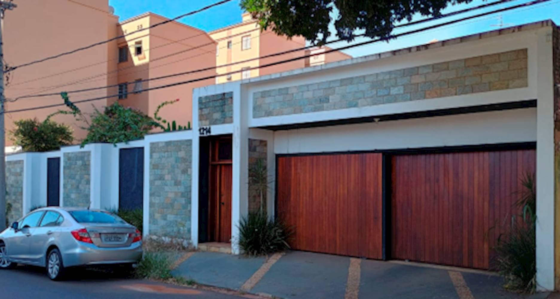 Casa no Jardim São Carlos em São Carlos/SP, localizado em São Carlos - SP