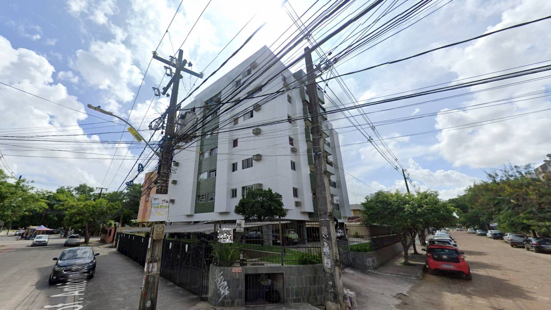 Apartamento no "Edifício Antibes" - Várzea - Recife/PE, localizado em Recife - PE, bairro Várzea