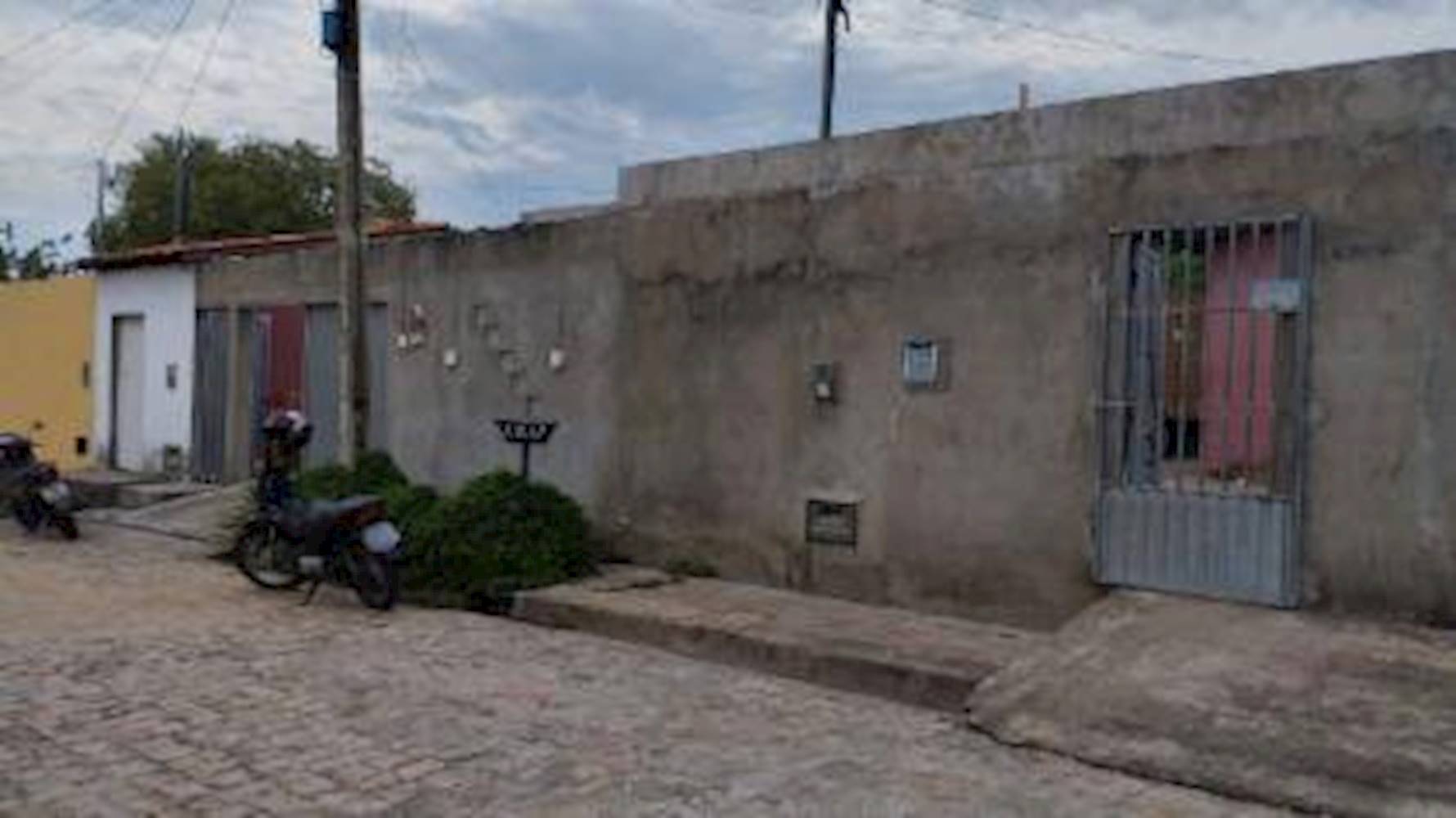 Casa em Meladão - Floriano/PI, localizado em Floriano - PI, bairro Meladão