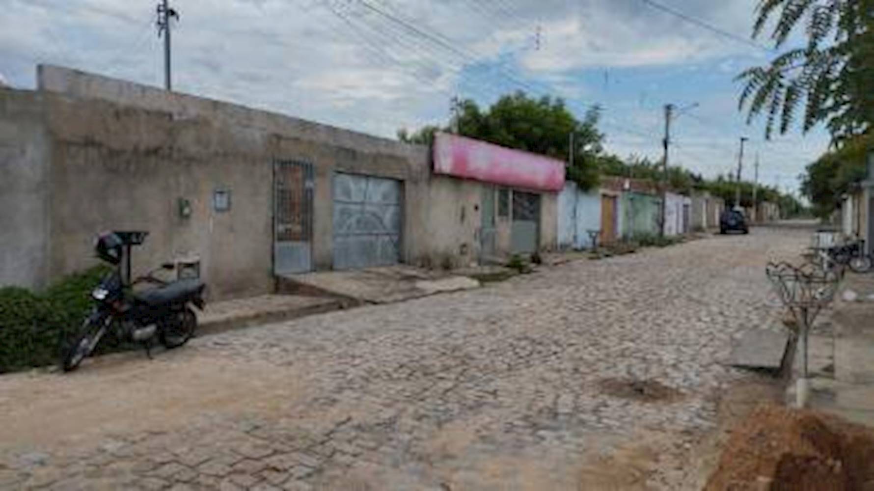 Casa em Meladão - Floriano/PI, localizado em Floriano - PI, bairro Meladão