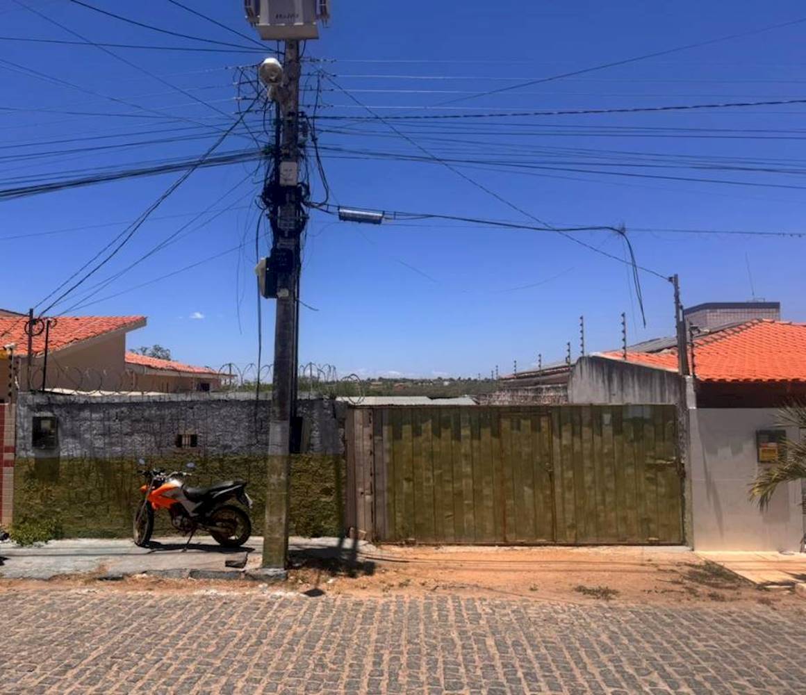 Terreno no Dom Zacarias R. De Moura - Cajazeiras/PB, localizado em Cajazeiras - PB, bairro Cajazeiras