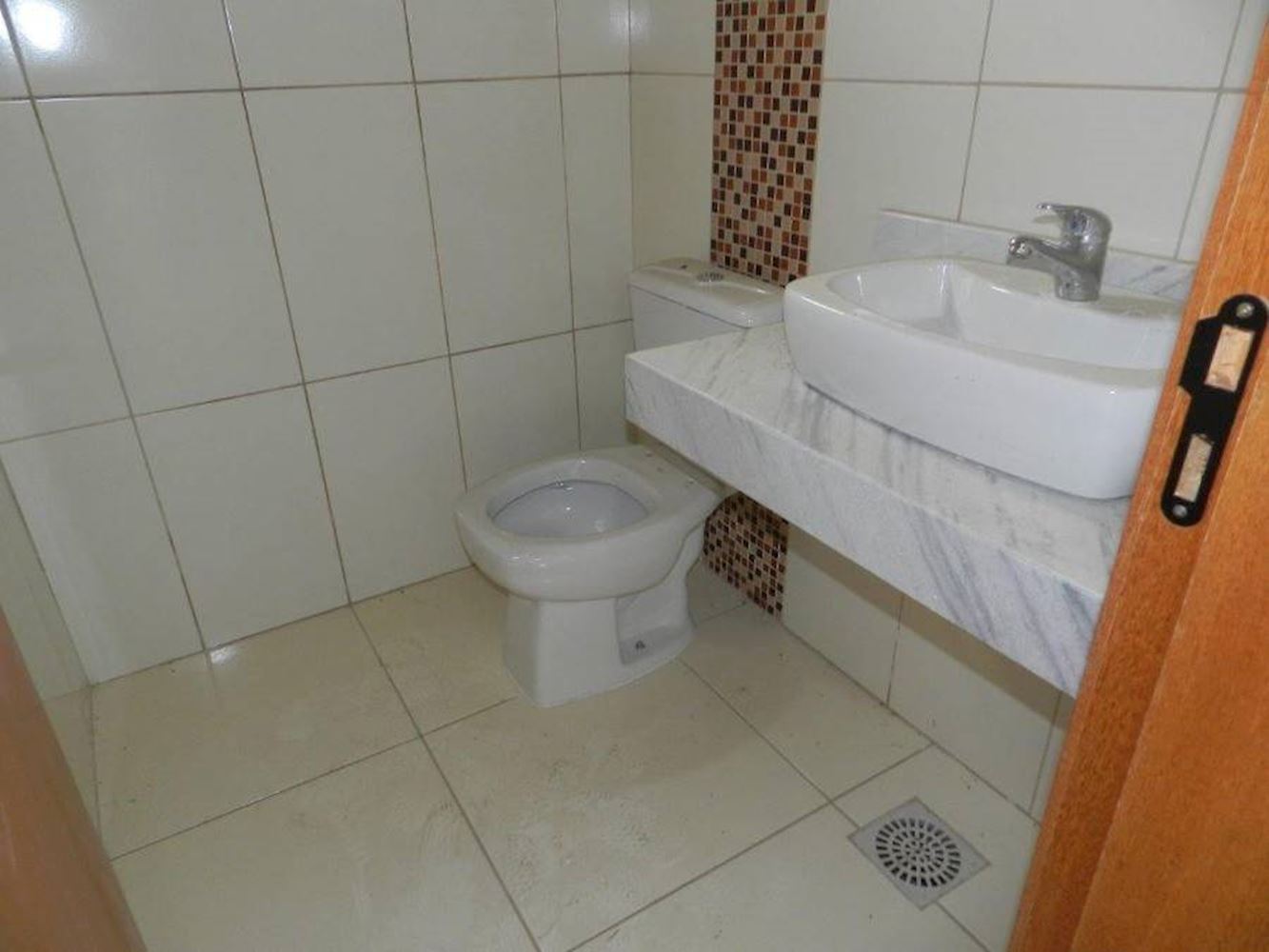 Casa no "Condomínio Jardins do Lago II" - Hípica - Porto Alegre/RS, localizado em Porto Alegre - RS, bairro Hípica
