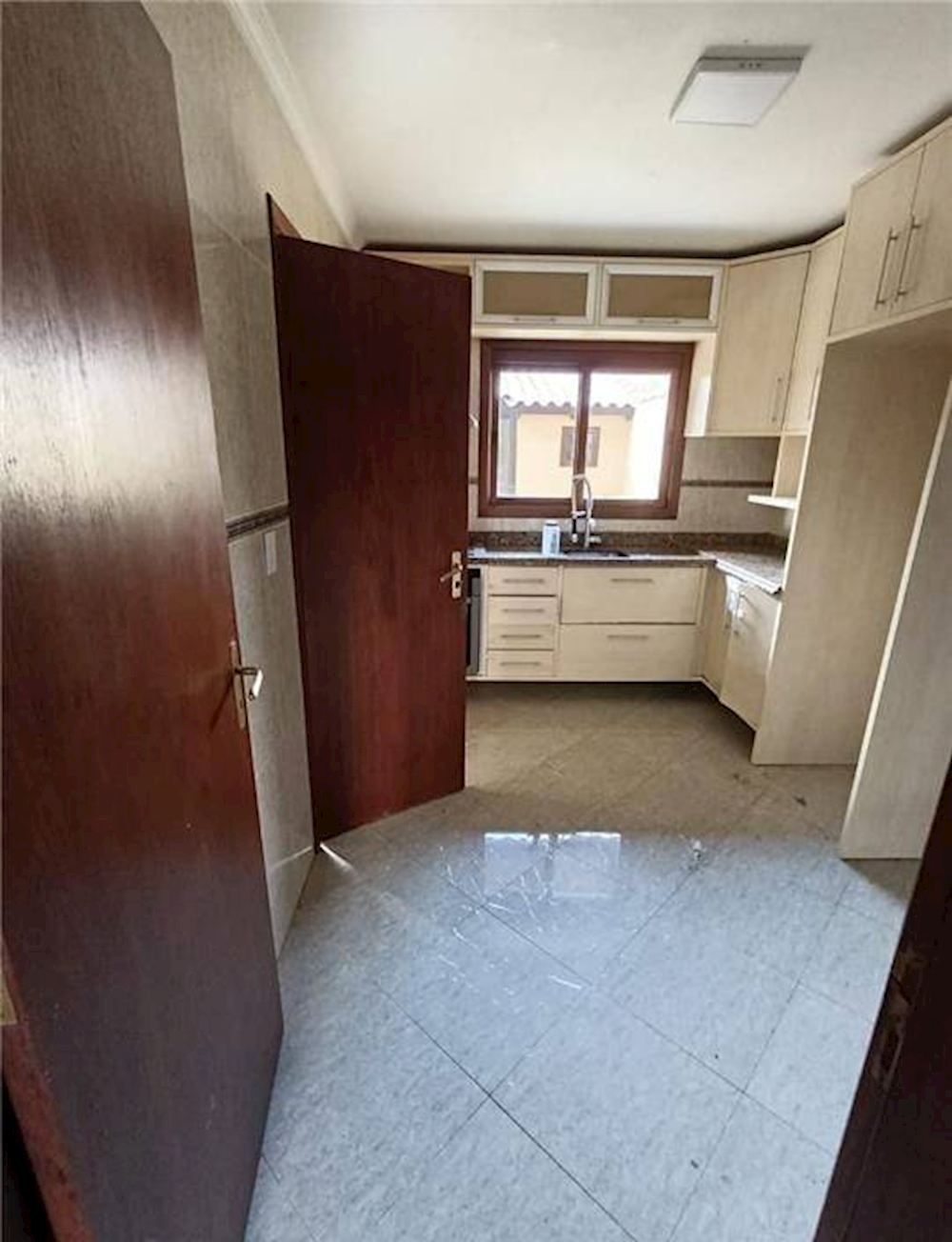 Casa em Condomínio em Serraria - Porto Alegre/RS, localizado em Porto Alegre - RS, bairro Serraria