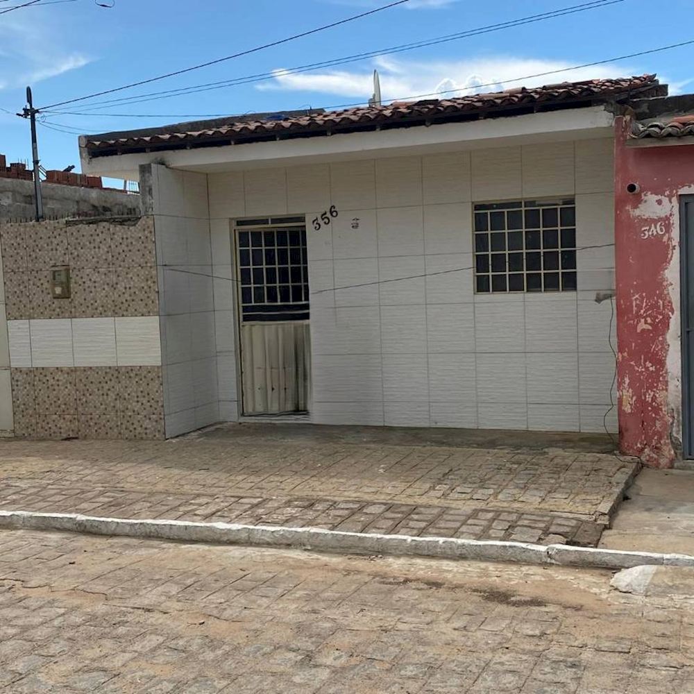 Casa em Tancredo Neves - Serra Talhada/PE, localizado em Serra Talhada - PE, bairro Tancredo Neves