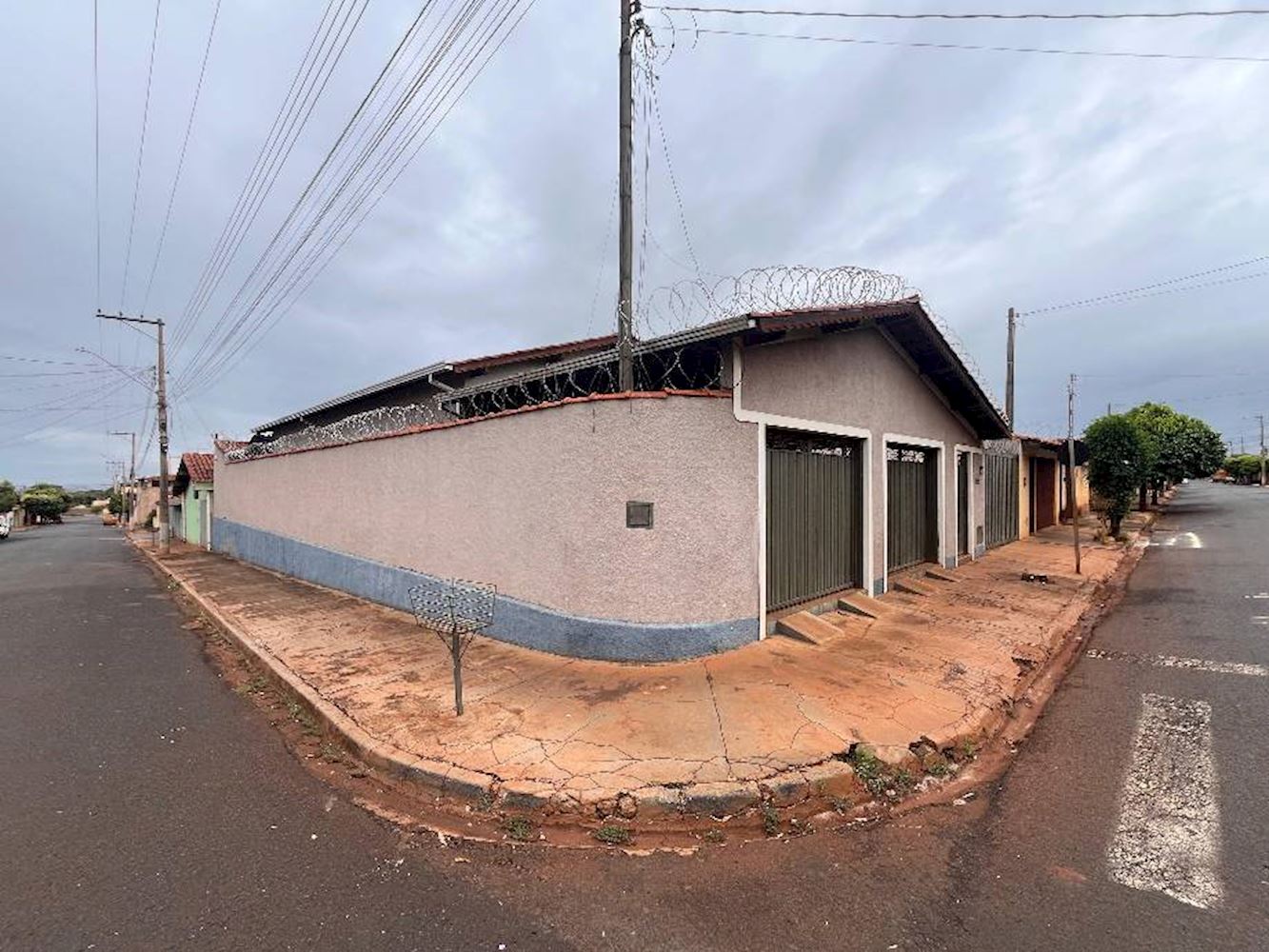 Casa, Padrão, 2 vaga(s) de garagem, localizado em Aramina - SP, bairro Santo Antonio