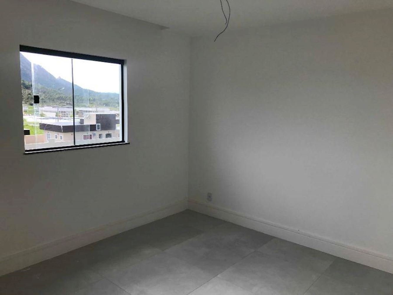 Casa no "Condomínio Solaris Residencial Clube" - Atlântico Leste Itaipuaçu - Maricá/RJ, localizado em Maricá - RJ, bairro Atlântico Leste Itaipuaçu