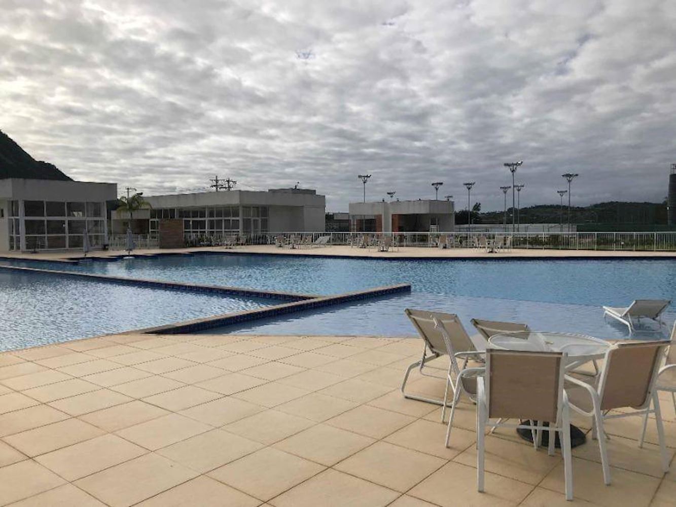 Casa no "Condomínio Solaris Residencial Clube" - Atlântico Leste Itaipuaçu - Maricá/RJ, localizado em Maricá - RJ, bairro Atlântico Leste Itaipuaçu