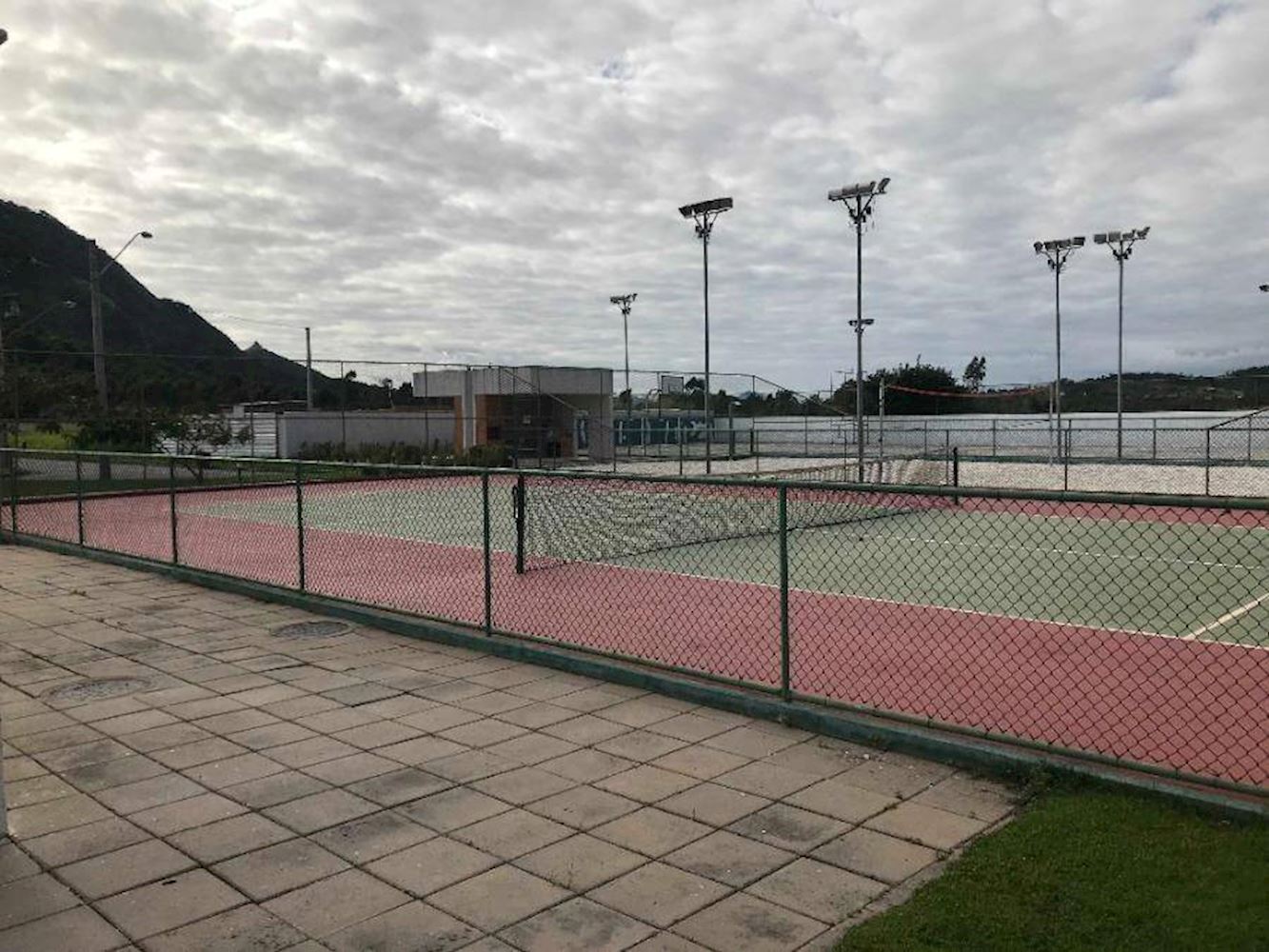 Casa no "Condomínio Solaris Residencial Clube" - Atlântico Leste Itaipuaçu - Maricá/RJ, localizado em Maricá - RJ, bairro Atlântico Leste Itaipuaçu