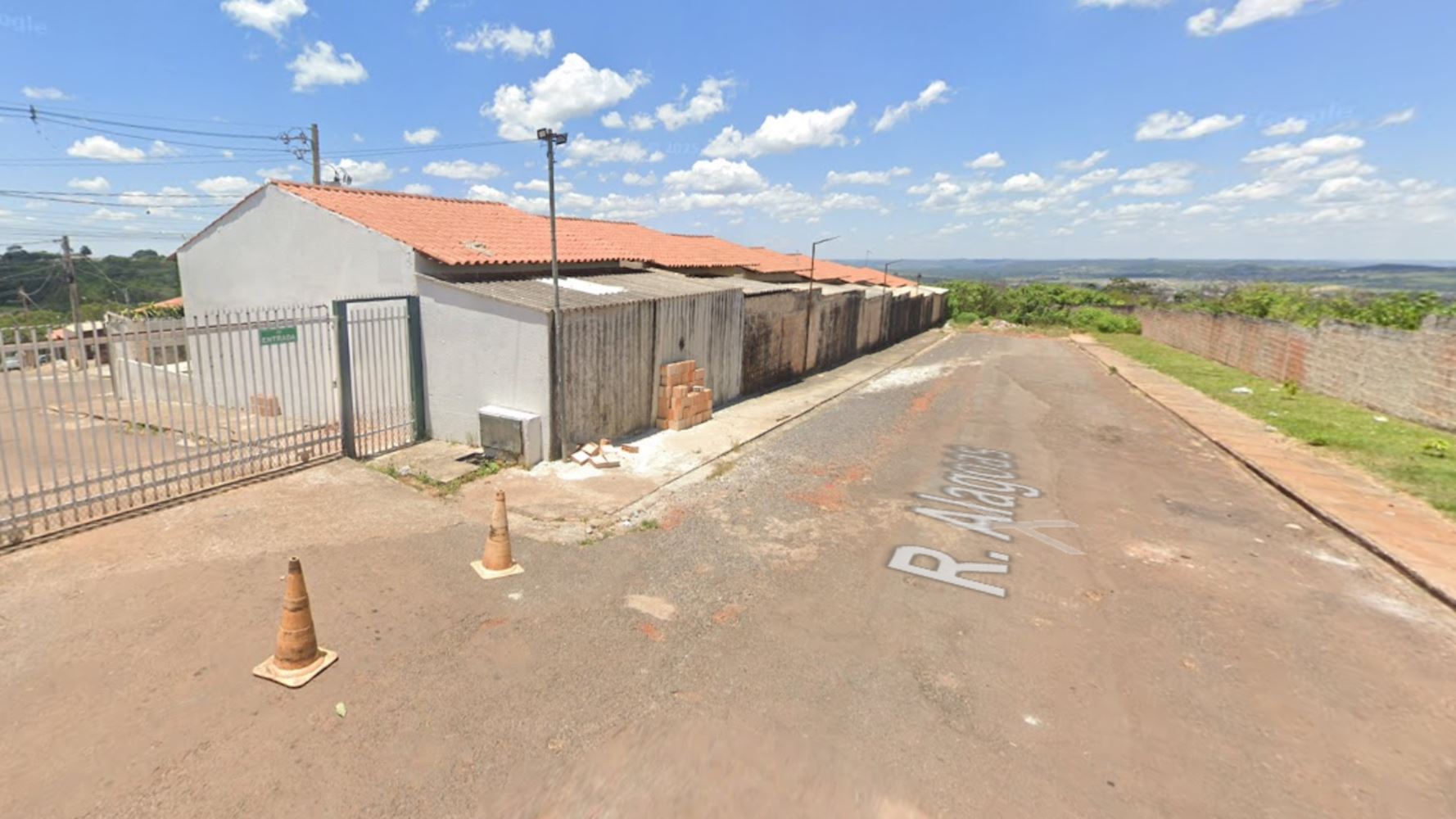 Casa no "Cond. Res. Anhanguera Garden II" - Fazenda Santa Maria - Valparaíso de Goiás/GO, localizado em Valparaíso De Goiás - GO, bairro Fazenda Santa Maria