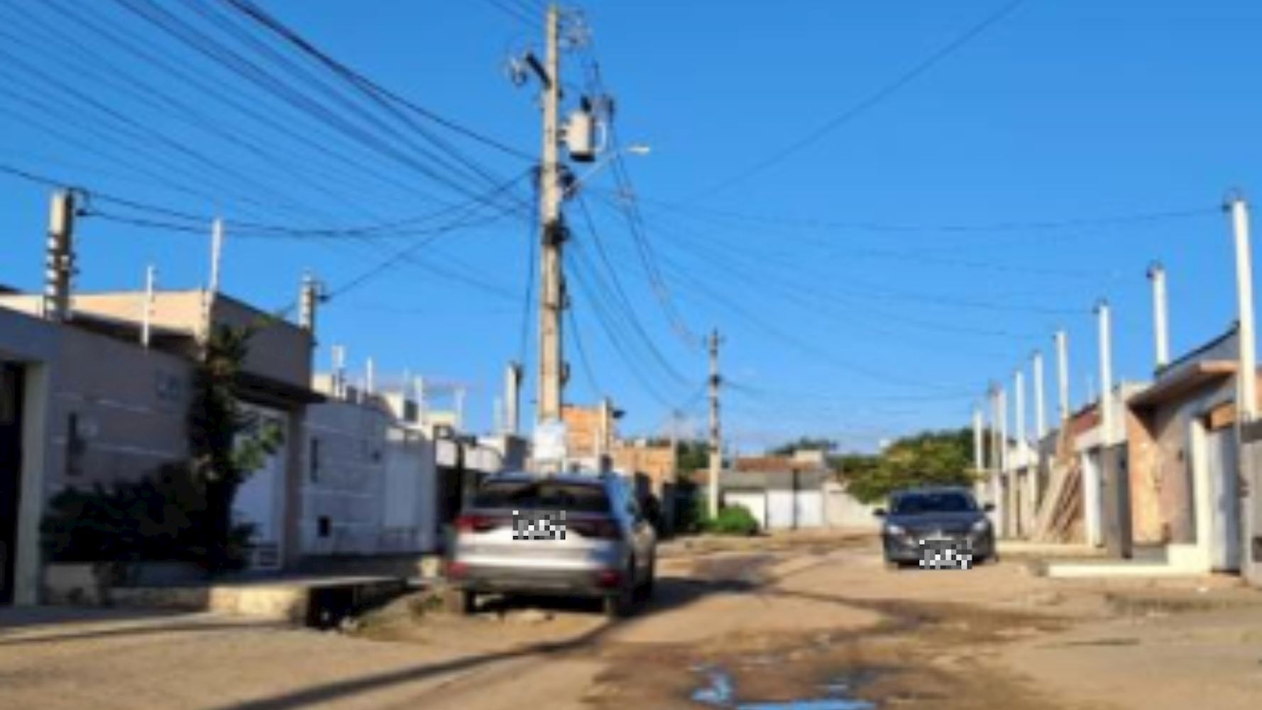 Casa em Mangabeira - Feira de Santana/BA, localizado em Feira De Santana - BA, bairro Mangabeira