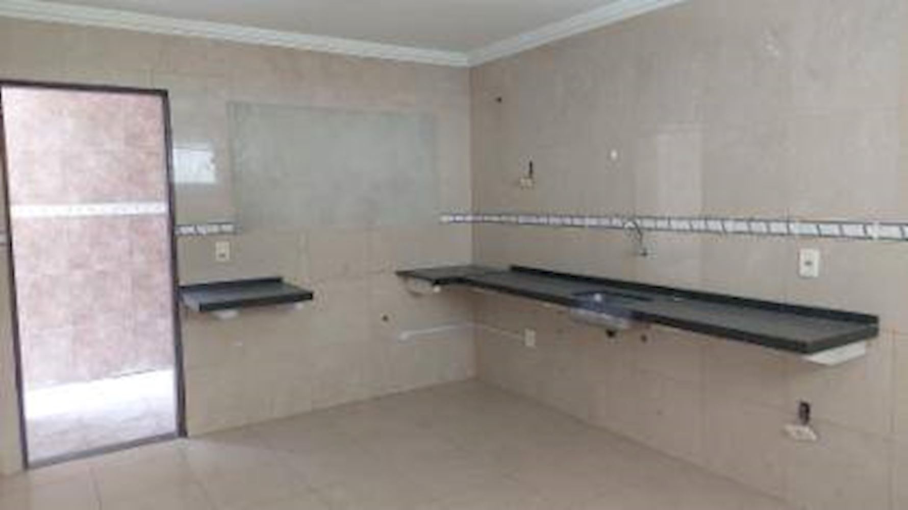 Casa em Lagoa Redonda - Fortaleza/CE, localizado em Fortaleza - CE, bairro Lagoa Redonda