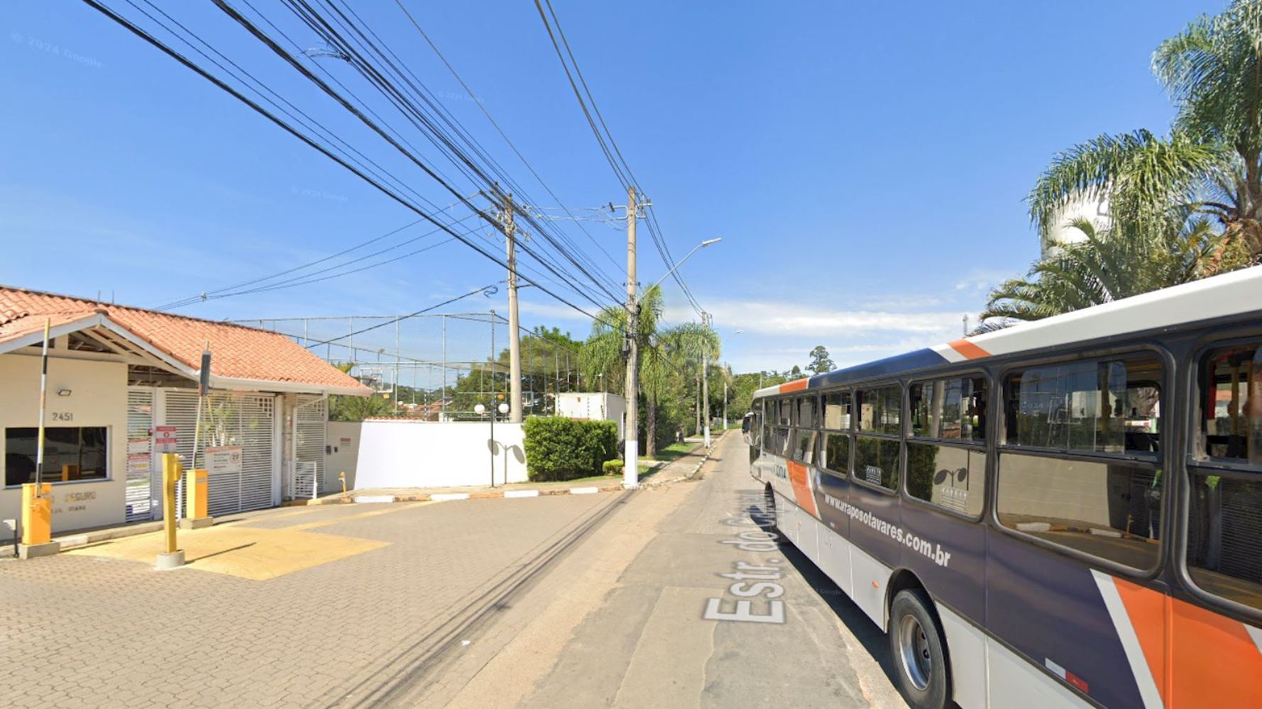 Casa no "Condomínio Residencial Porto Seguro" - Jardim Ipês - Cotia/SP, localizado em Cotia - SP, bairro Jardim Ipês