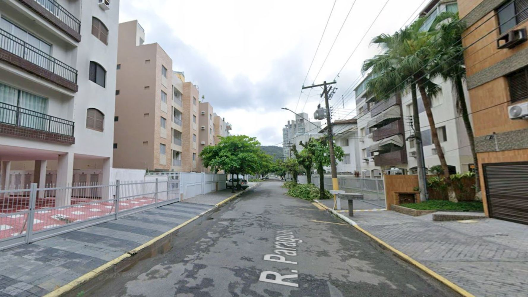 Apartamento Duplex no “Cond. Ed. Costa do Marfim” – Jardim Santa Izabel – Guarujá/SP, localizado em Guarujá - SP, bairro Jardim Santa Izabel