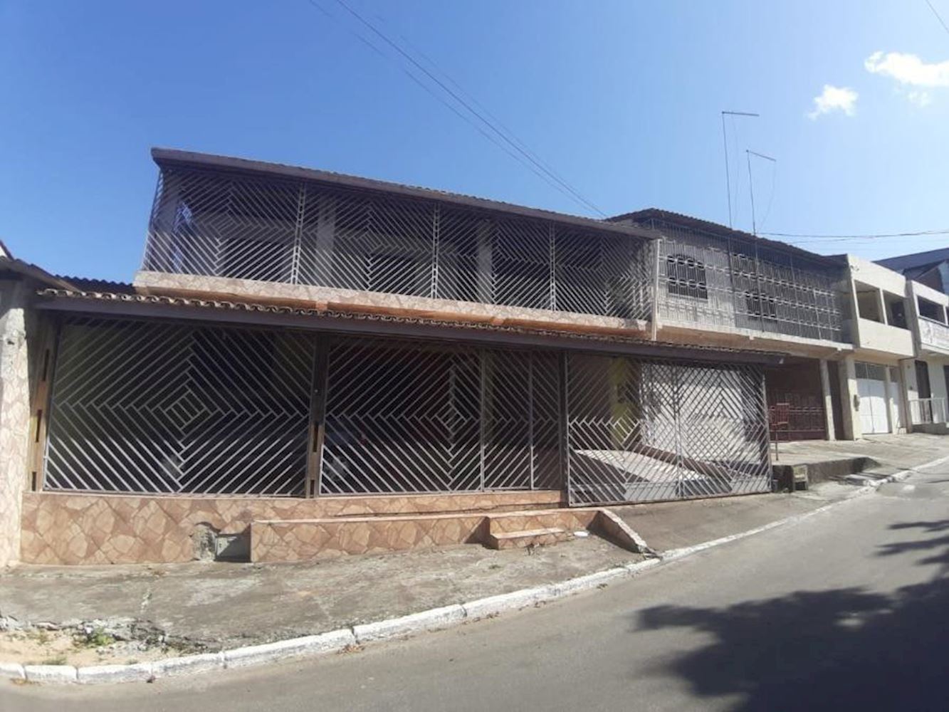 Casa, Padrão, 1 vaga(s) de garagem, localizado em Camaçari - BA