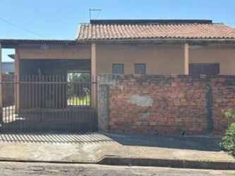 Casa, Padrão, 0 vaga(s) de garagem