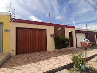 Casa, Padrão, 0 vaga(s) de garagem