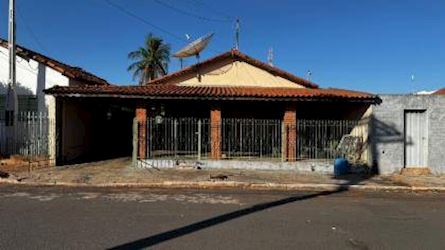 Casa, Padrão, 0 vaga(s) de garagem