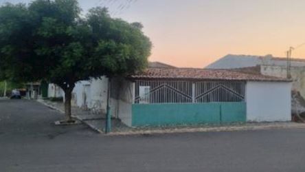 Casa no Entrocamento em Carnaubais/RN